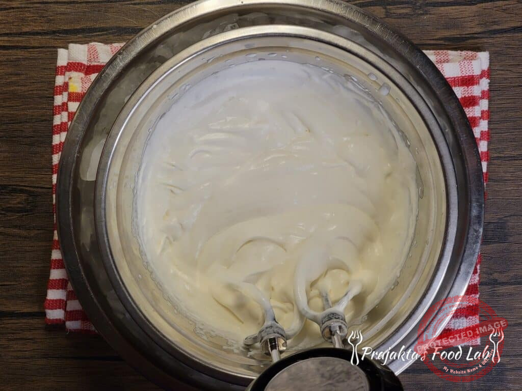Easy And Low Sweet Whipped Cream Foamy And Lightly Thickened